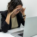 Gdy szef bywa trudny: taktyki asertywności i współpracy, które naprawdę działają