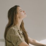 Od maski do ja: jak odzyskać autentyczność i ułożyć życie po swojemu