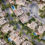 Lokalizacja, która zarabia: przewodnik inwestora po wyborze miejsca z potencjałem