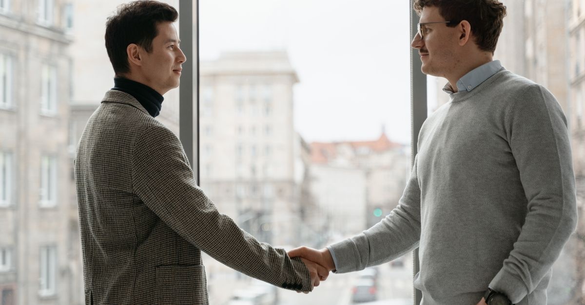 Buduj mosty, nie listy kontaktów: jak tworzyć relacje biznesowe z prawdziwą wartością